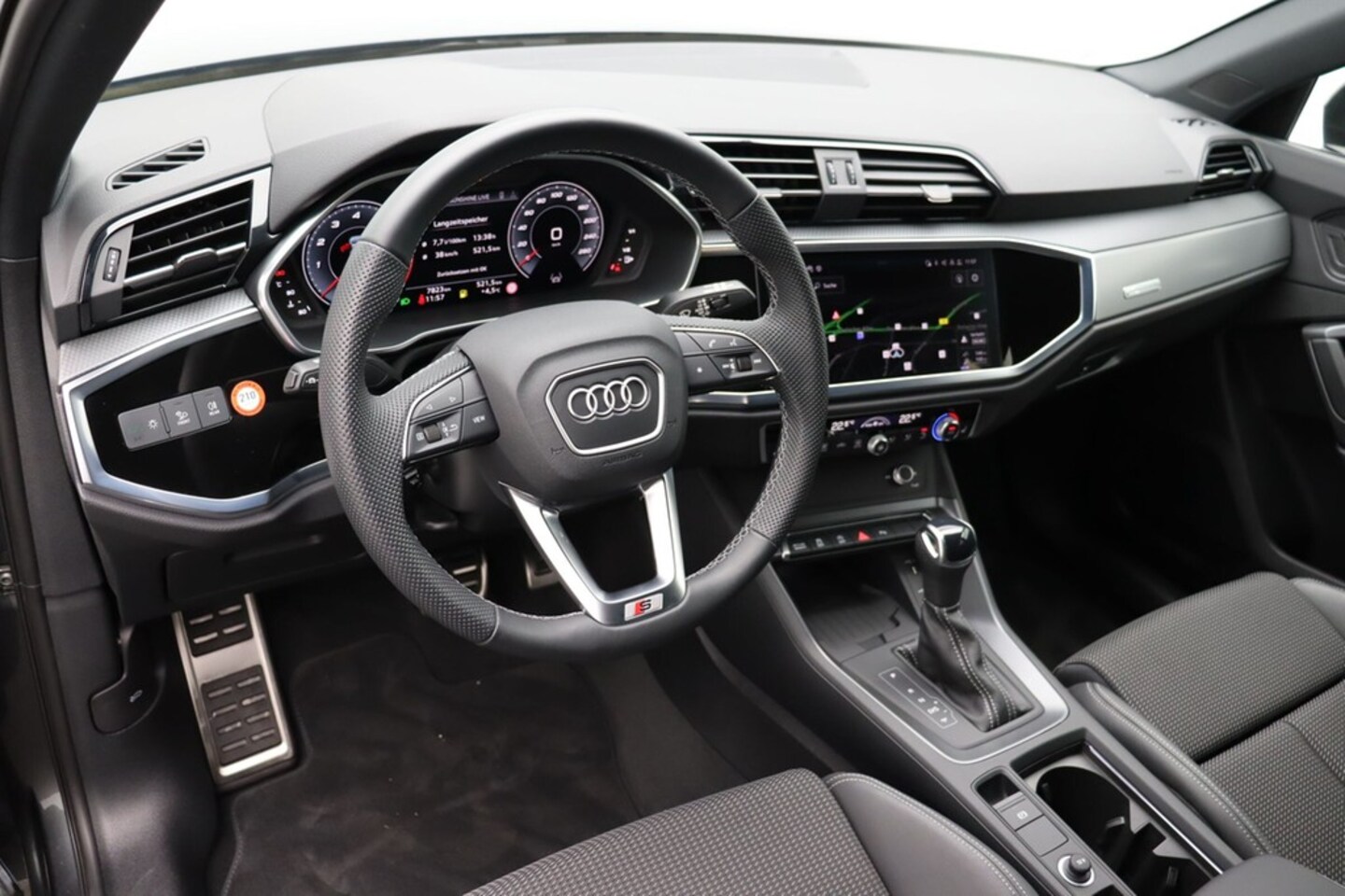 Bild über Audi Q3 S line 35 TFSI S tronic - für weitere Informationen kontaktieren Sie den Audi Partner