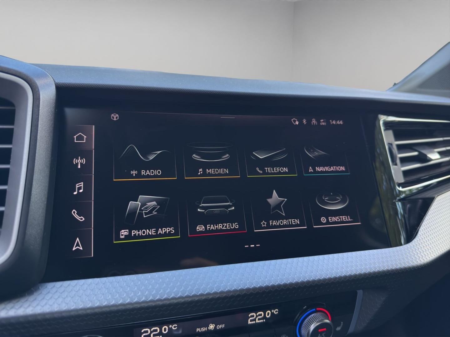 Bild über Audi A1 Sportback S line 30 TFSI S tronic - für weitere Informationen kontaktieren Sie den Audi Partner