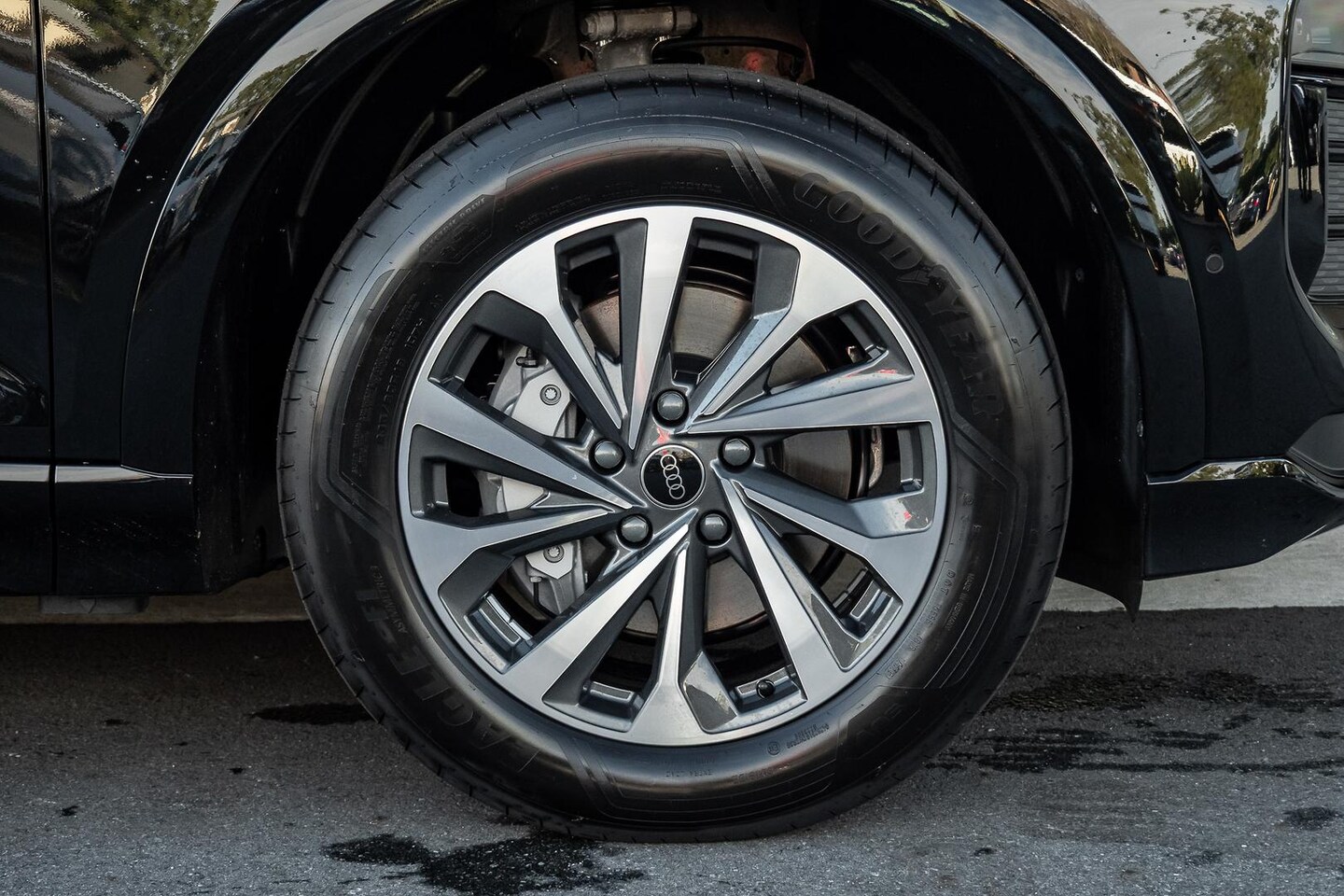 Image about Audi Q6 SUV e-tron e-tron