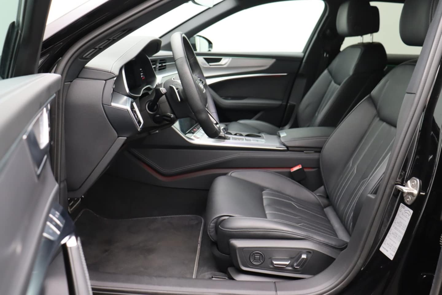 Bild über Audi S6 Avant TDI quattro tiptronic - für weitere Informationen kontaktieren Sie den Audi Partner