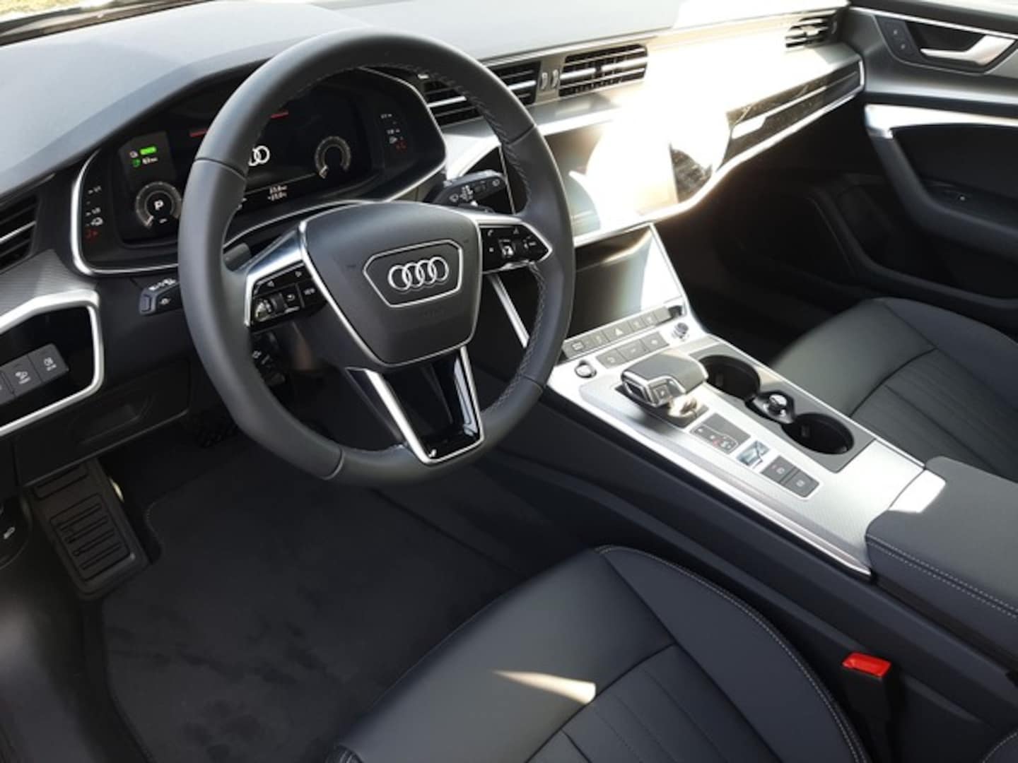 Bild über Audi A6 Avant TFSI e advanced 50 TFSI e quattro S tronic - für weitere Informationen kontaktieren Sie den Audi Partner
