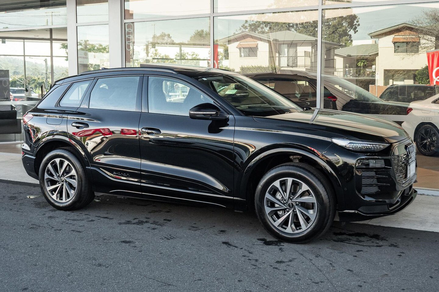 Image about Audi Q6 SUV e-tron e-tron