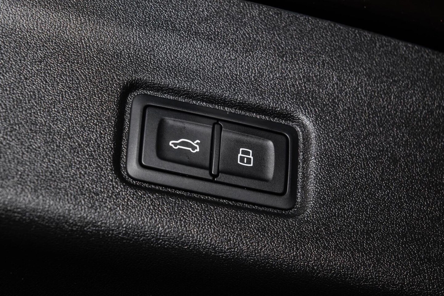 Image about Audi Q6 SUV e-tron e-tron quattro