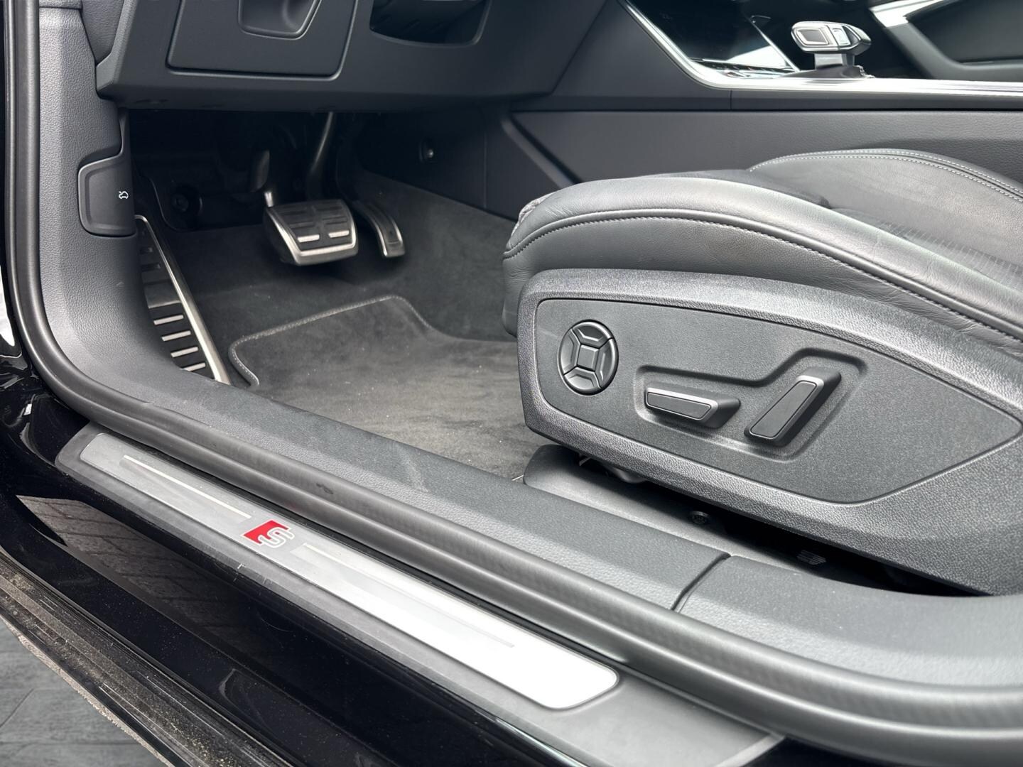 Bild über Audi S6 Avant TDI quattro tiptronic - für weitere Informationen kontaktieren Sie den Audi Partner