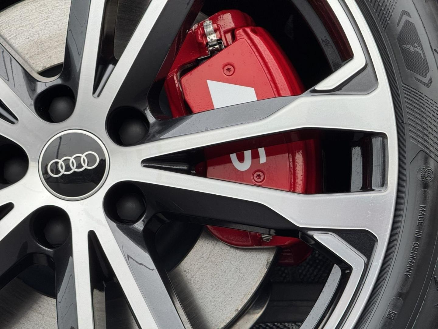 Bild über Audi S5 Avant TFSI 270 kW S tronic - für weitere Informationen kontaktieren Sie den Audi Partner