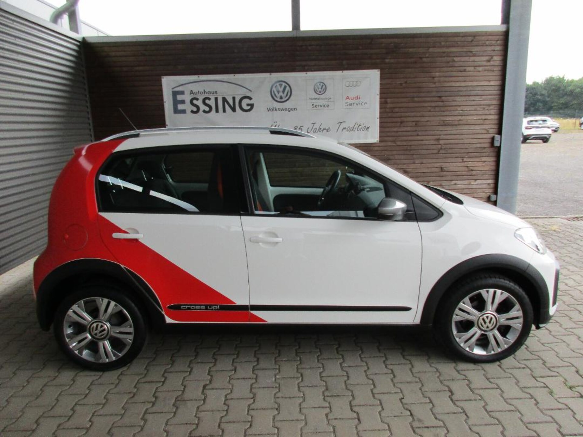 Volkswagen up! cross up!