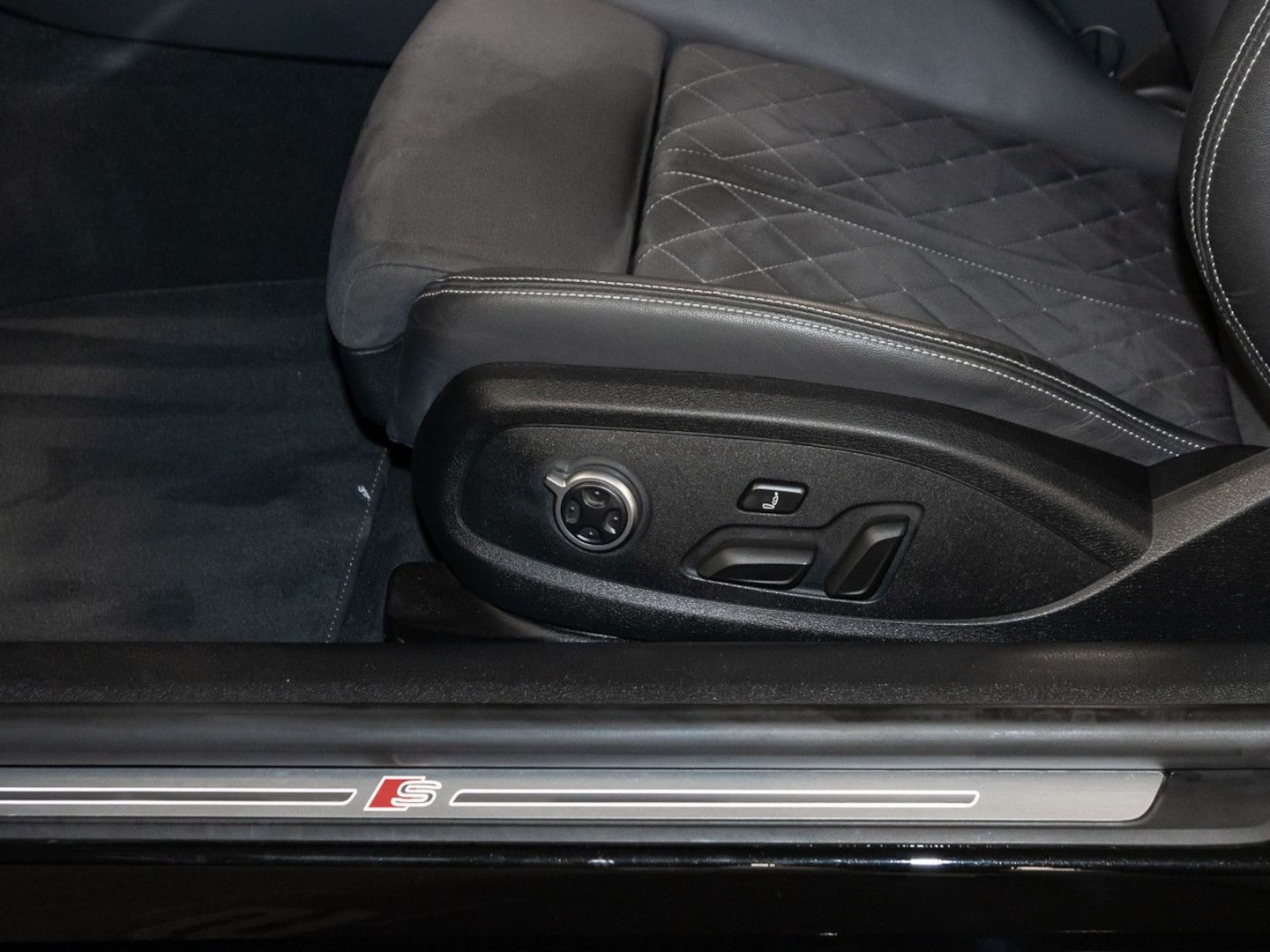 Bild über Audi S5 Cabriolet TFSI quattro tiptronic - für weitere Informationen kontaktieren Sie den Audi Partner