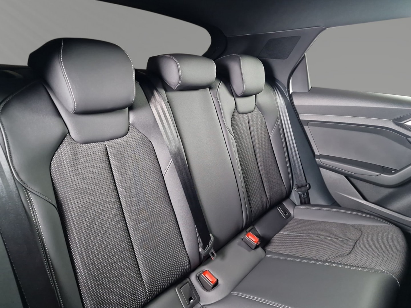 Bild über Audi A1 allstreet 30 TFSI S tronic - für weitere Informationen kontaktieren Sie den Audi Partner