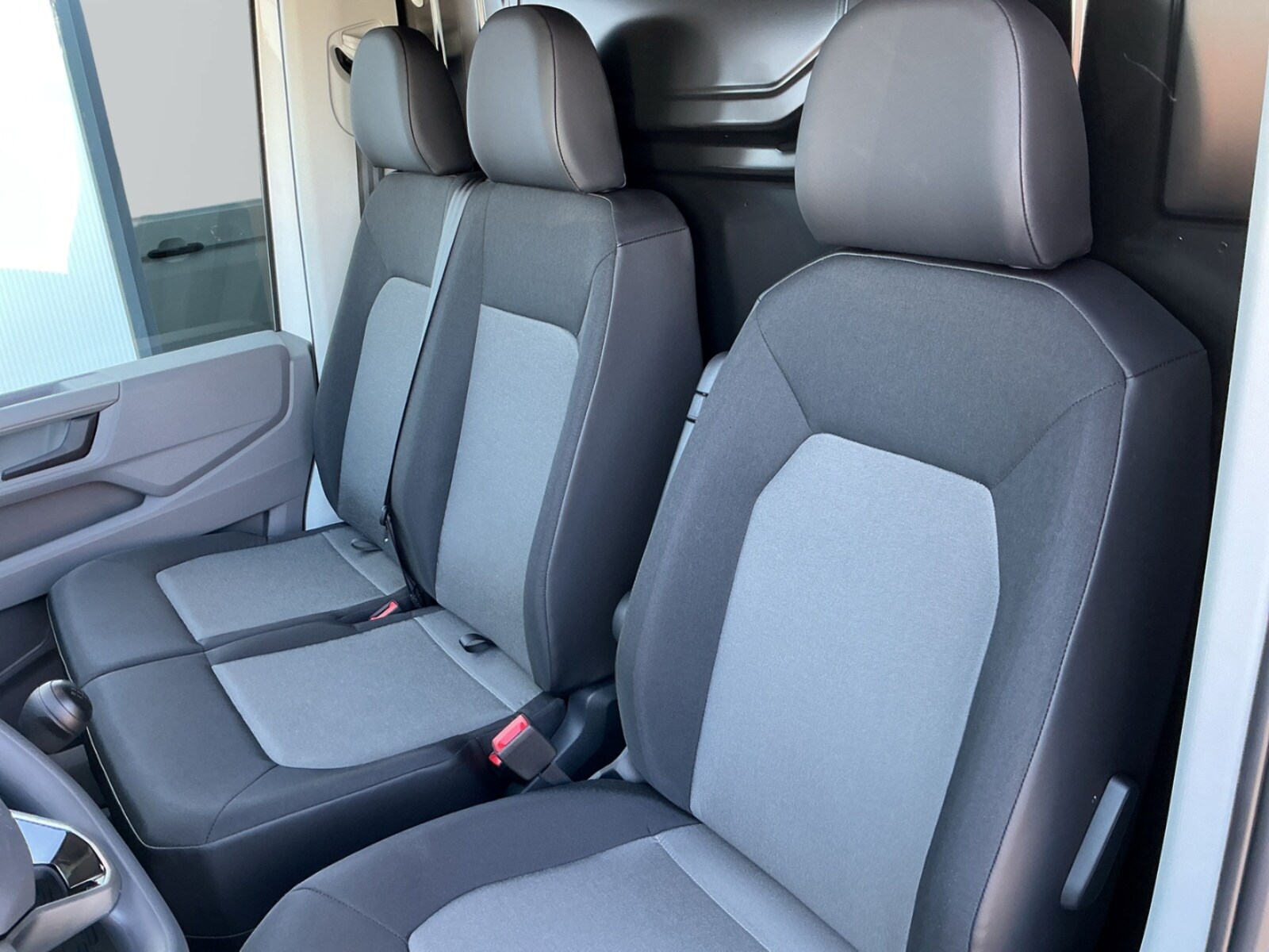 Volkswagen Crafter Kasten mittlerer Radstand – Bild 3