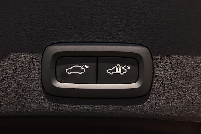 2025 Volvo XC40 Plus - Photo 31