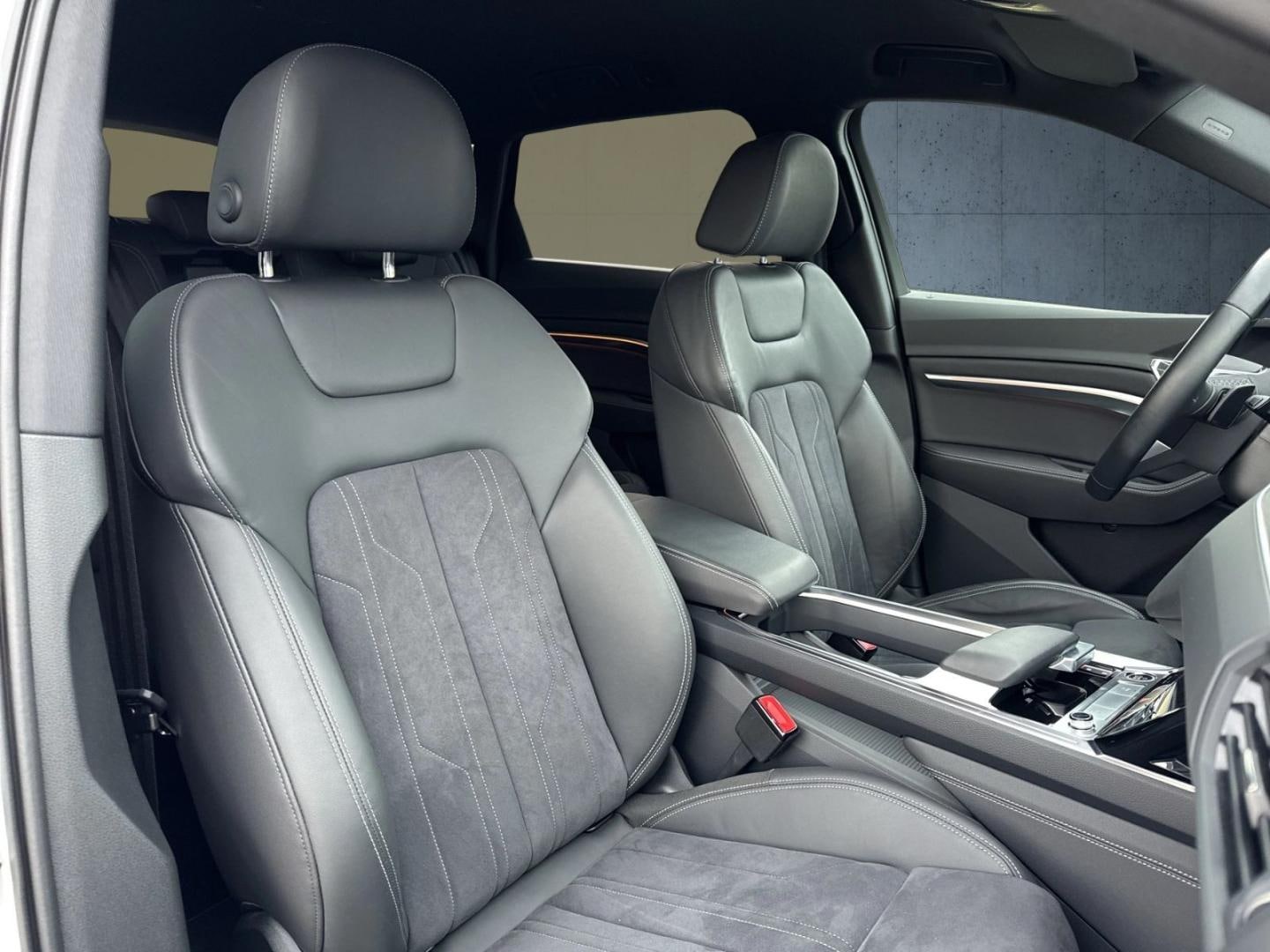 Bild über Audi Q8 e-tron S line 50 e-tron quattro - für weitere Informationen kontaktieren Sie den Audi Partner