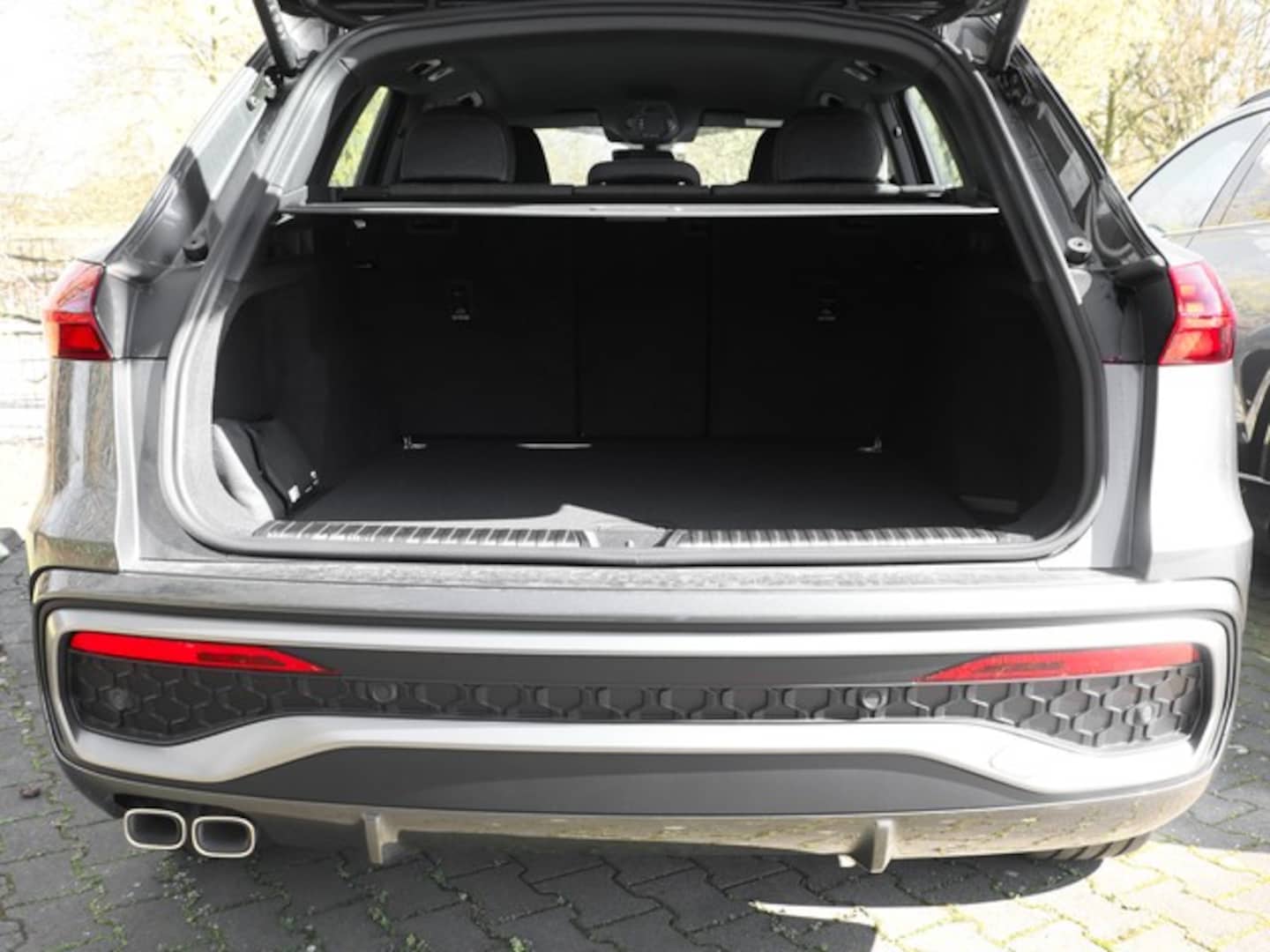 Bild über Audi Q5 SUV TDI quattro 150 kW S tronic - für weitere Informationen kontaktieren Sie den Audi Partner