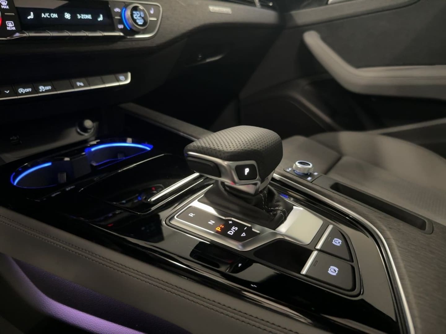 Bild über Audi A4 Avant S line 45 TFSI quattro S tronic - für weitere Informationen kontaktieren Sie den Audi Partner