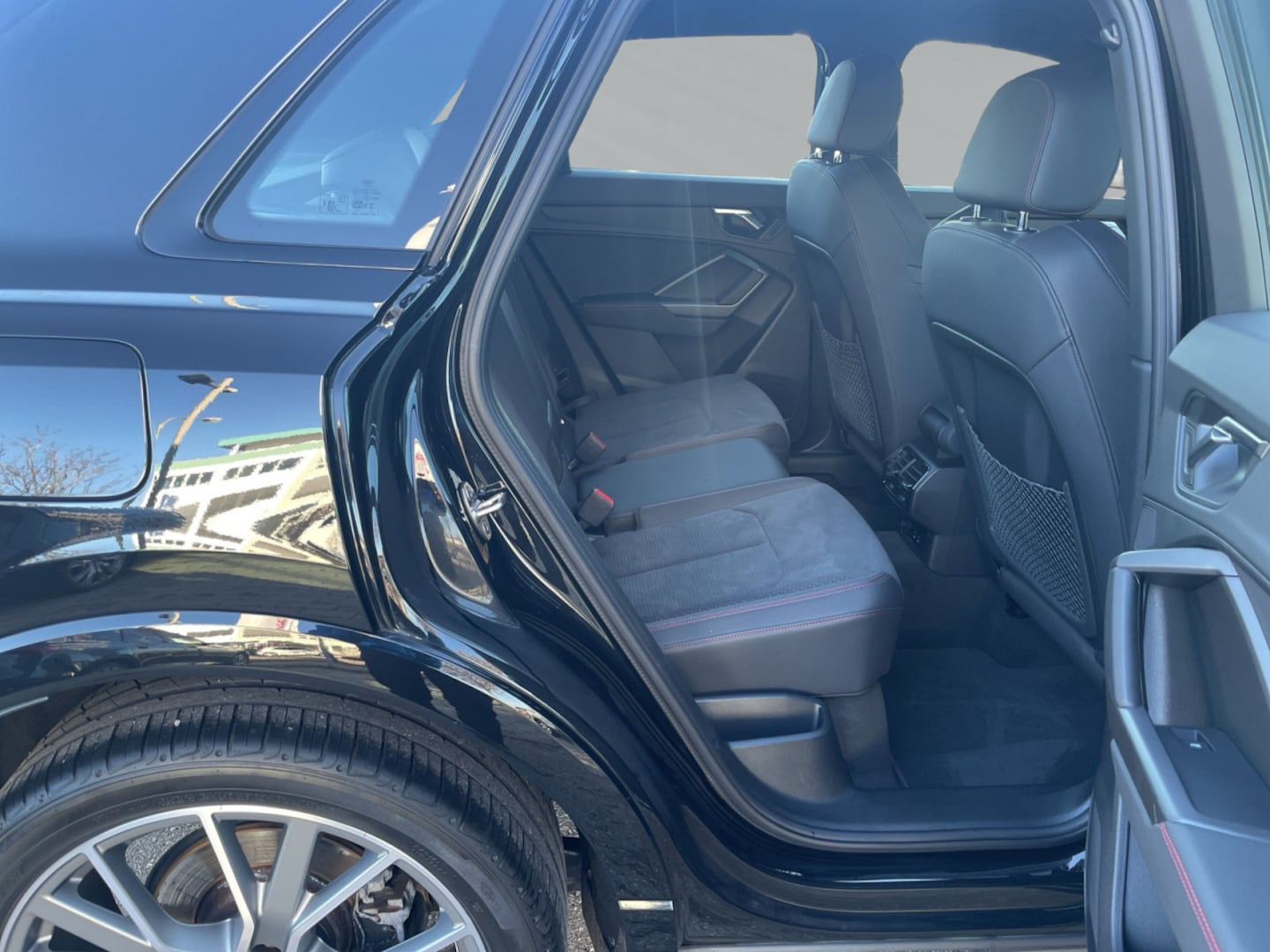 Bild über Audi Q3 S line 35 TDI S tronic - für weitere Informationen kontaktieren Sie den Audi Partner