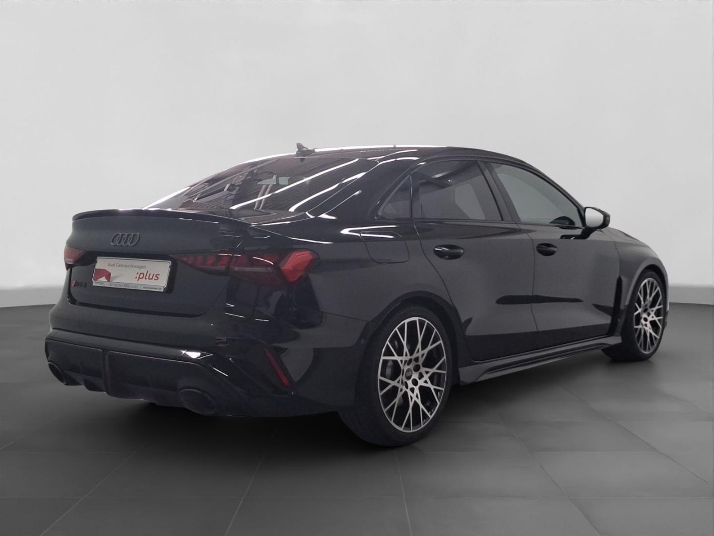 Bild über Audi RS 3 Limousine TFSI quattro S tronic - für weitere Informationen kontaktieren Sie den Audi Partner