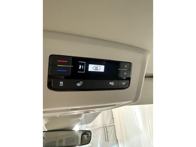 Volkswagen T6.1 Caravelle larger