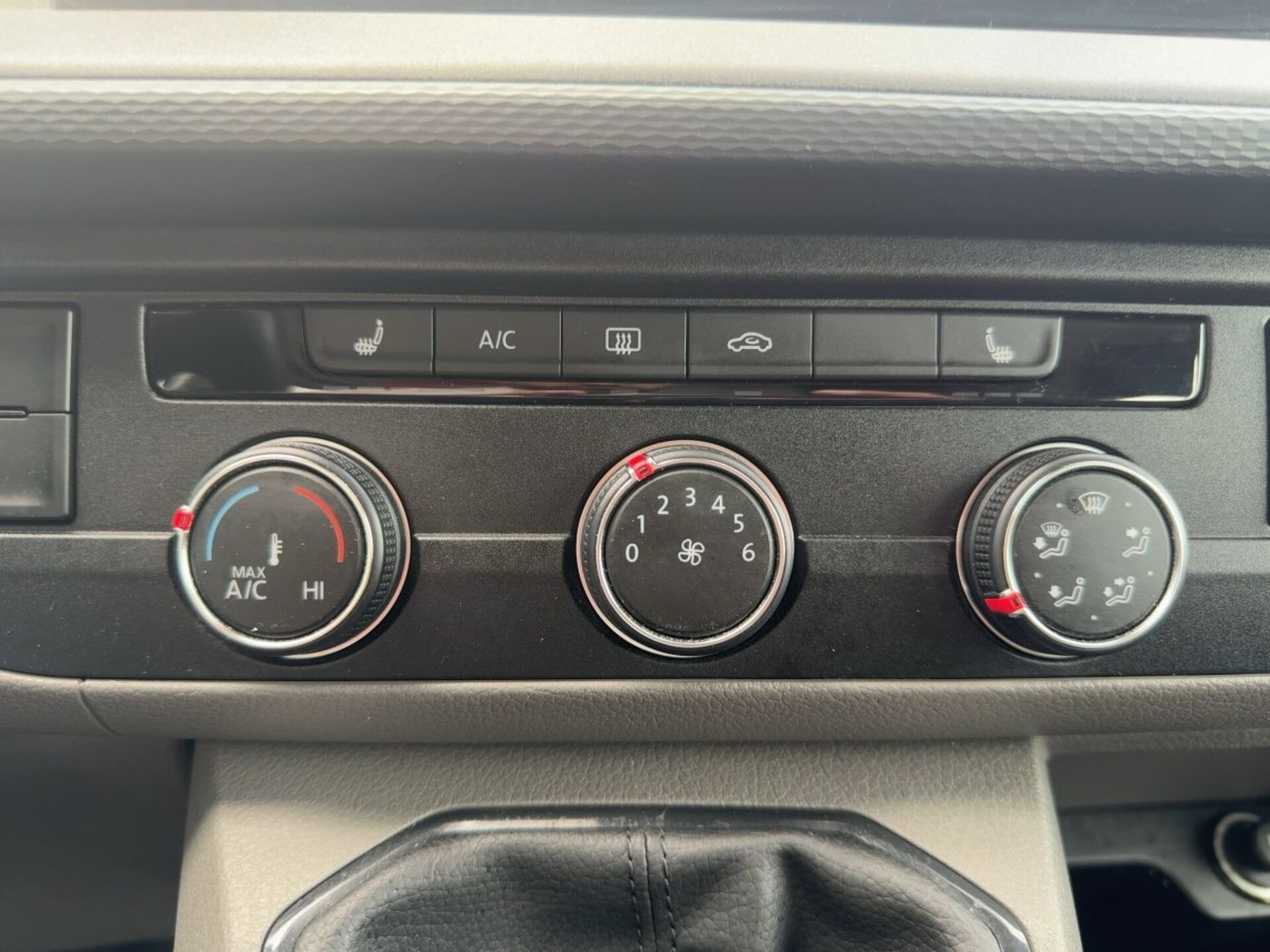 Volkswagen T6.1 Transporter Kombi langer Radstand