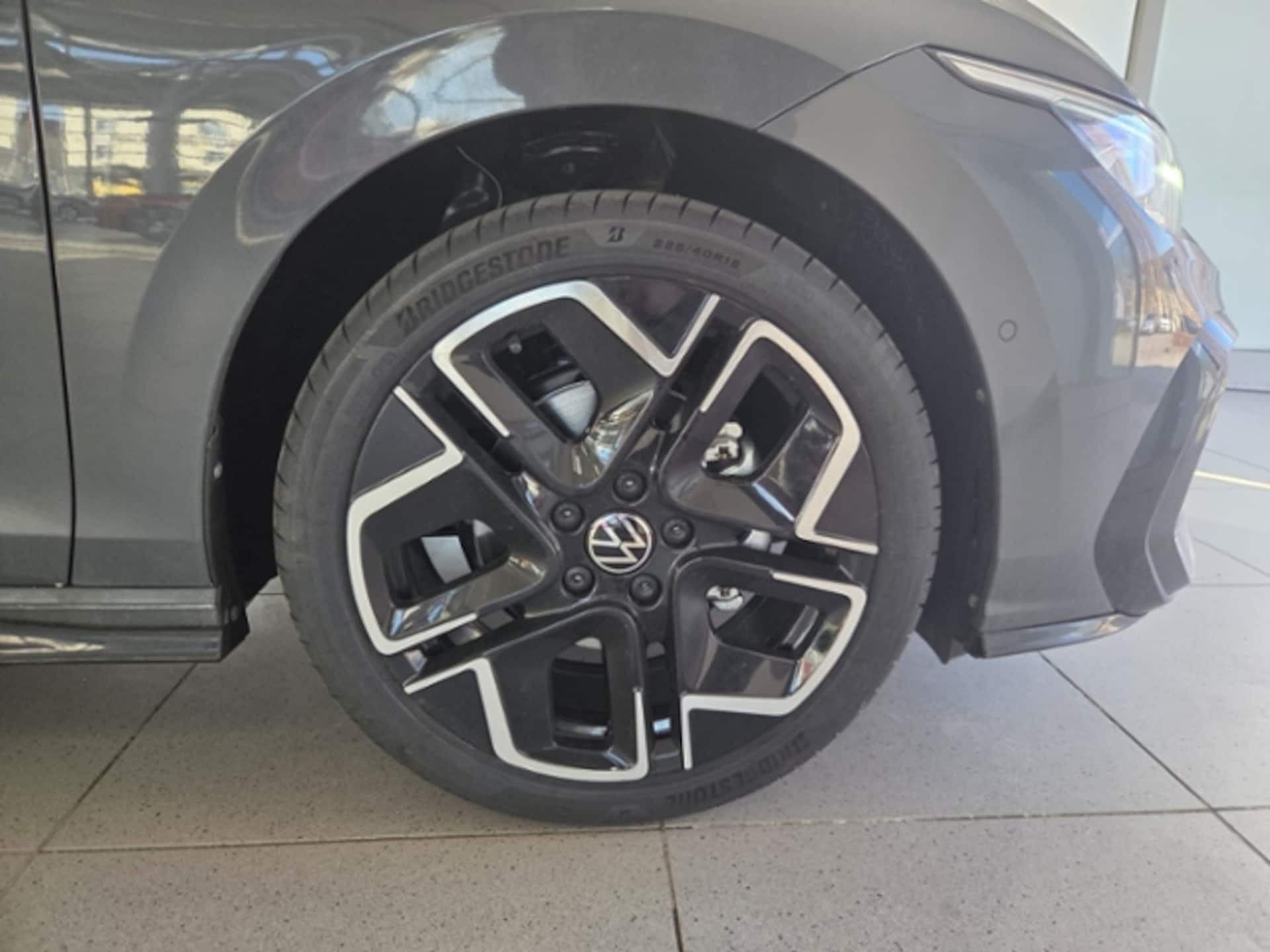 Volkswagen Golf Variant R-Line