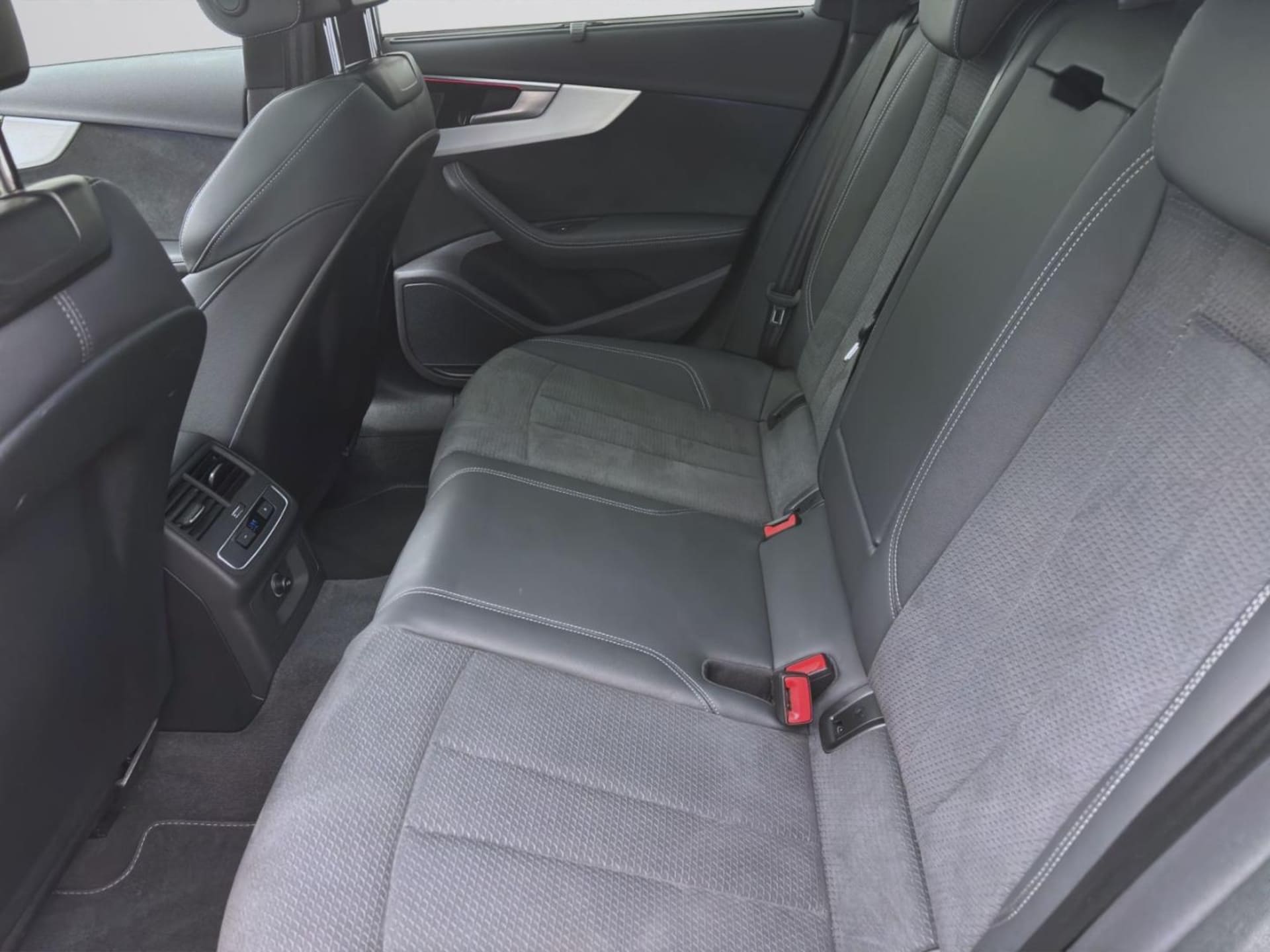 Audi A4 Avant S line