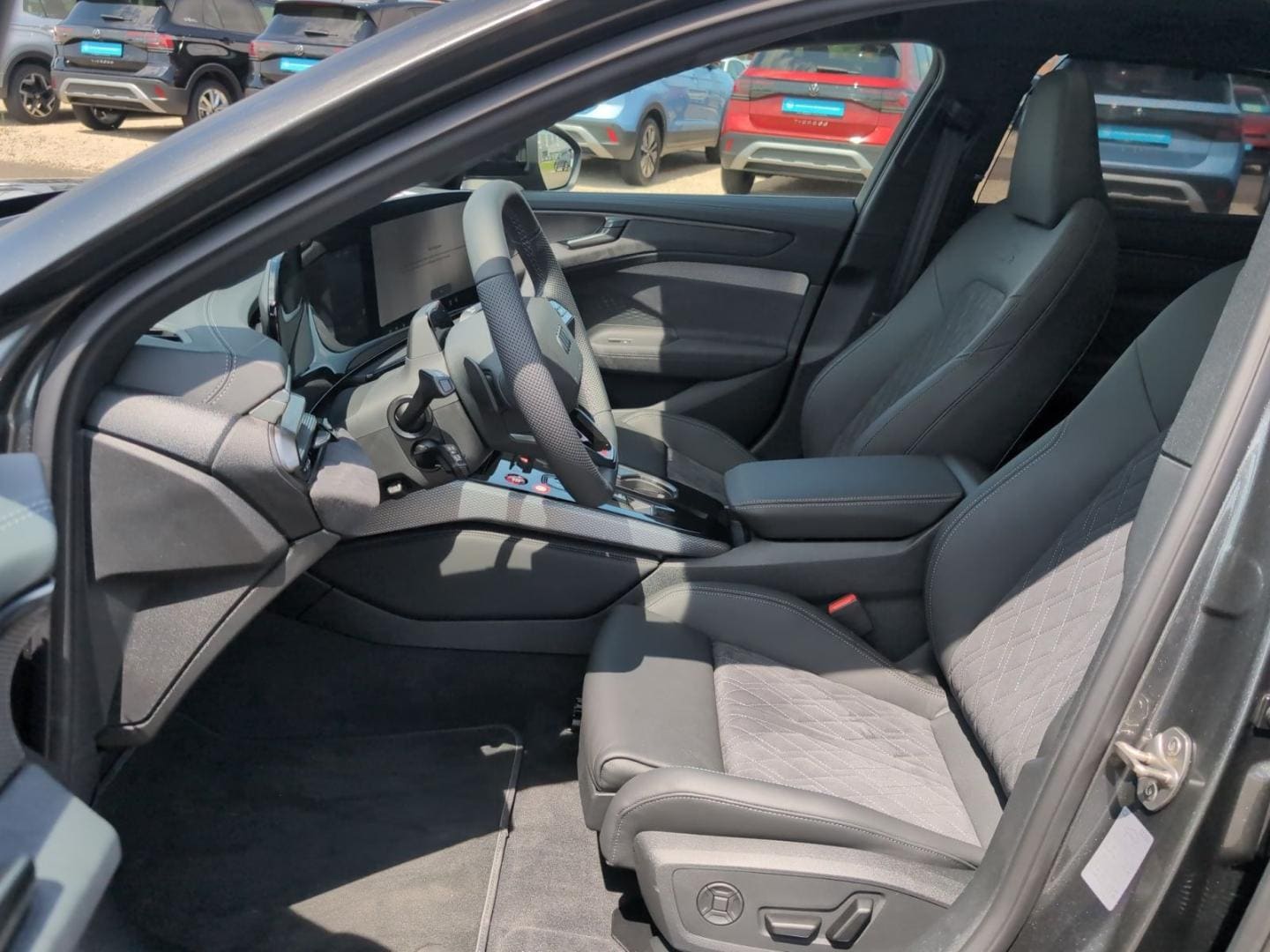 Bild über Audi A6 Avant TDI quattro 220 kW S tronic - für weitere Informationen kontaktieren Sie den Audi Partner