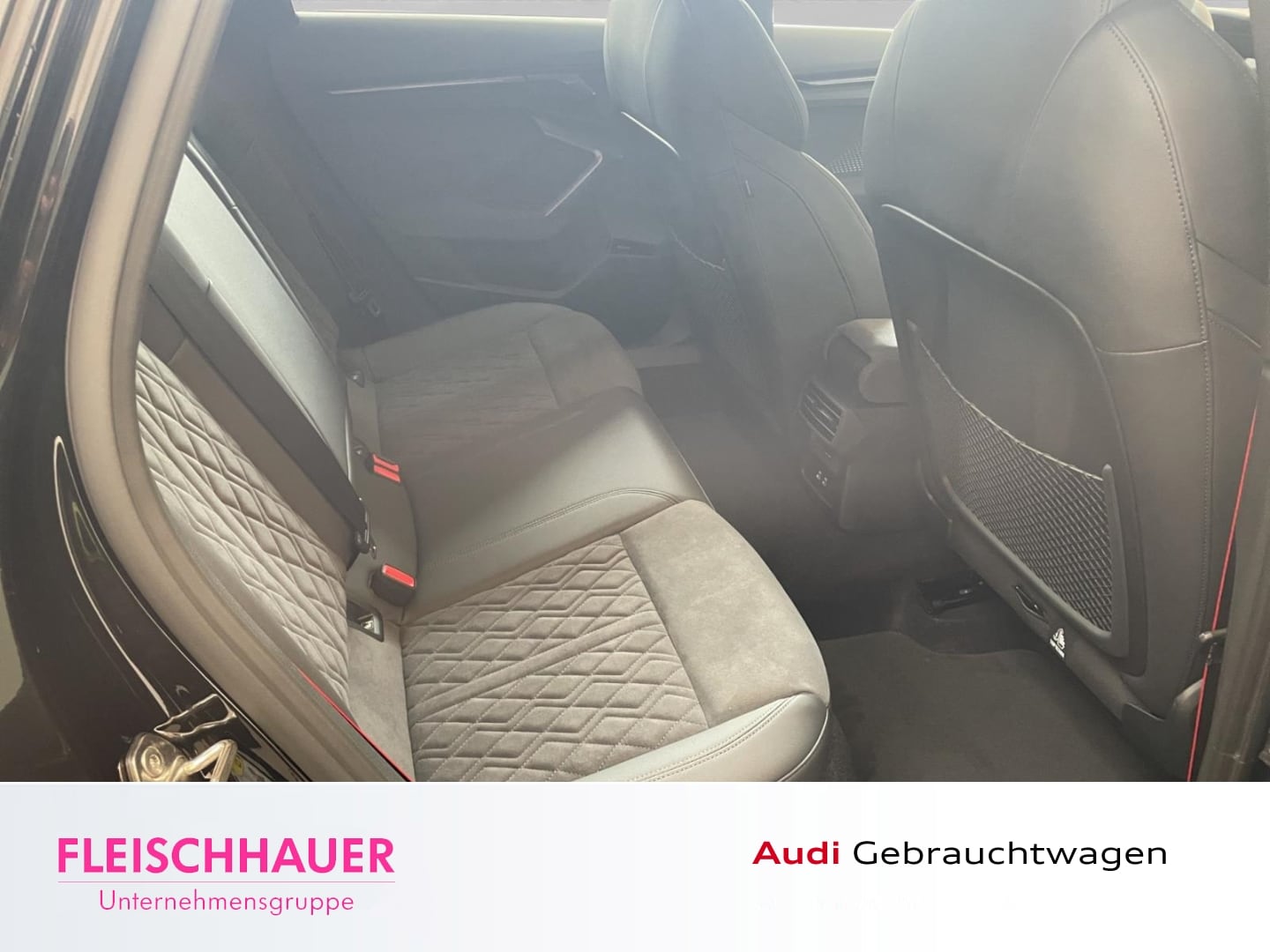 Bild über Audi RS 3 Sportback TFSI quattro 294 kW S tronic - für weitere Informationen kontaktieren Sie den Audi Partner