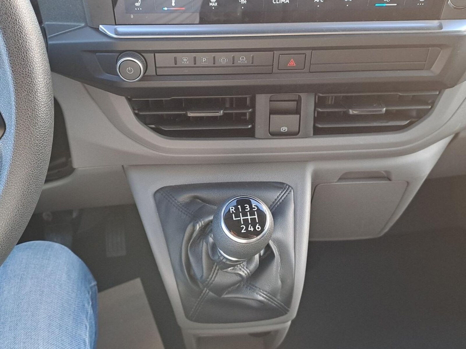 Volkswagen Transporter Kasten kurzer Radstand – Bild 12