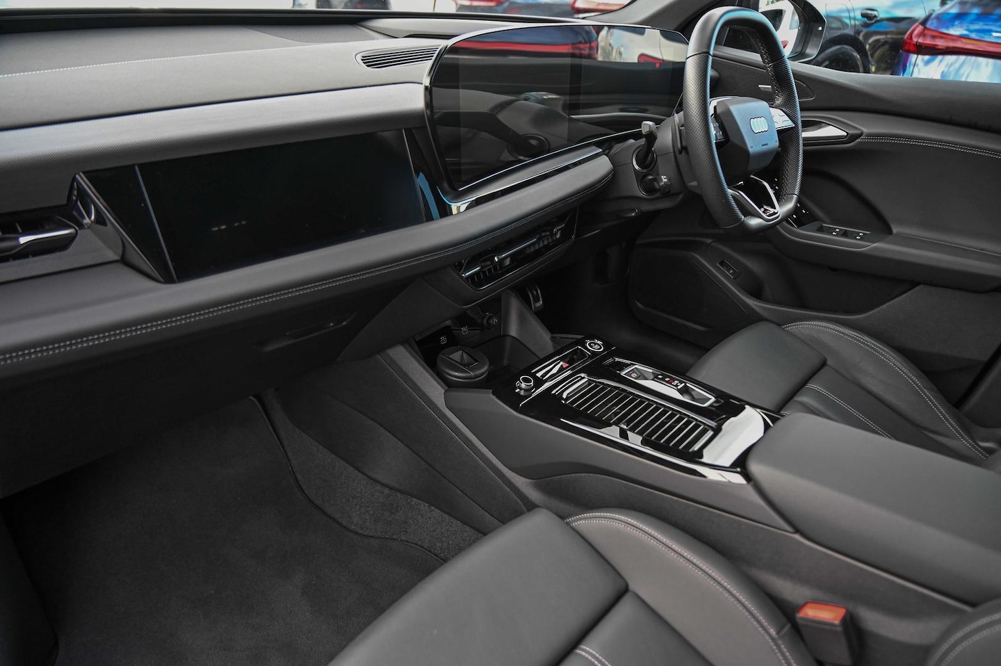 Image about Audi Q6 SUV e-tron e-tron quattro