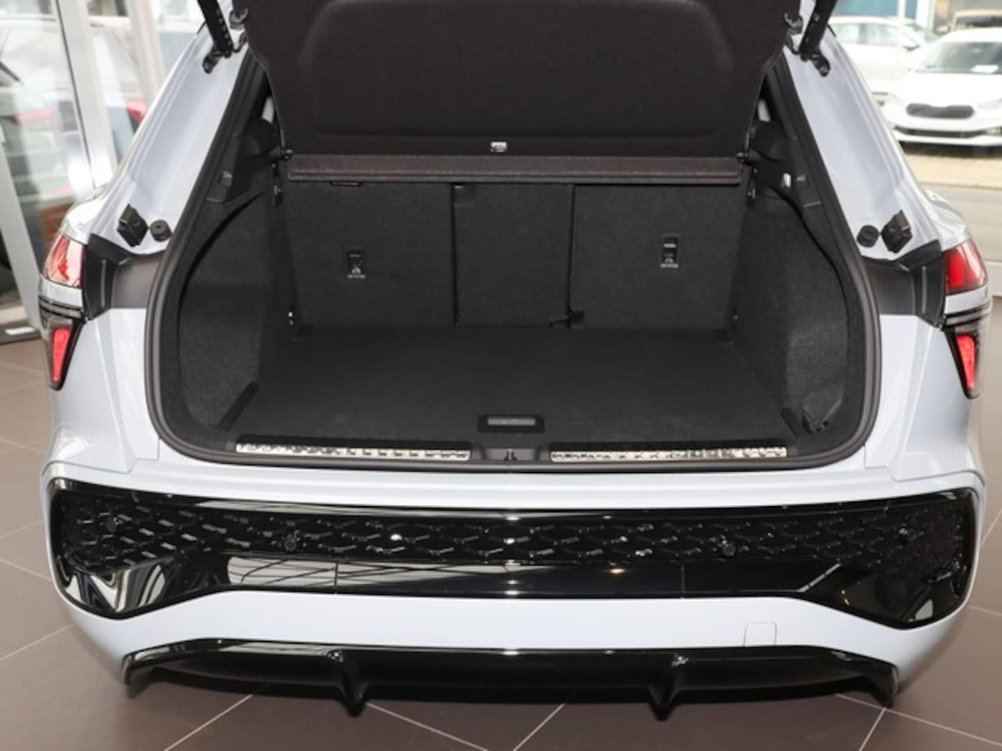 Bild über Audi Q3 SUV TFSI 110 kW S tronic - für weitere Informationen kontaktieren Sie den Audi Partner