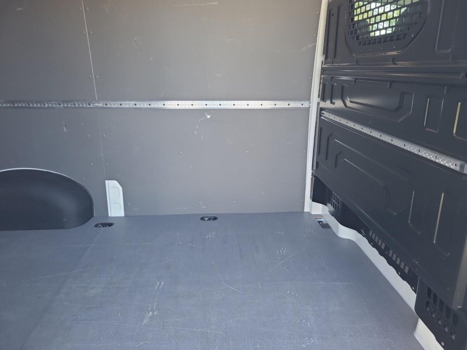 Volkswagen Crafter Kasten mittlerer Radstand – Bild 14