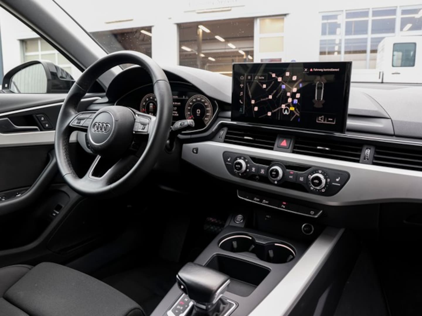Bild über Audi A4 Avant S line 35 TFSI S tronic - für weitere Informationen kontaktieren Sie den Audi Partner