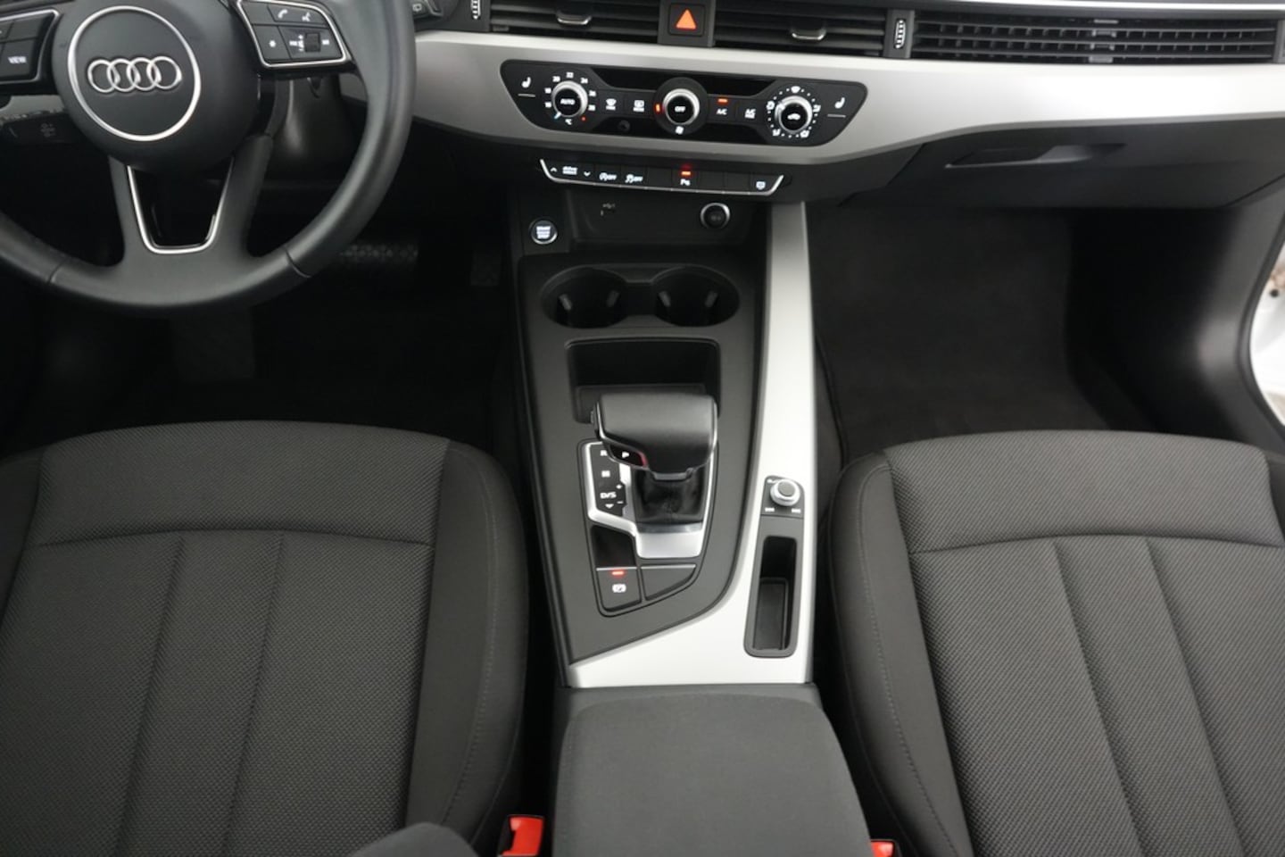Bild über Audi A4 Avant 40 TFSI S tronic - für weitere Informationen kontaktieren Sie den Audi Partner