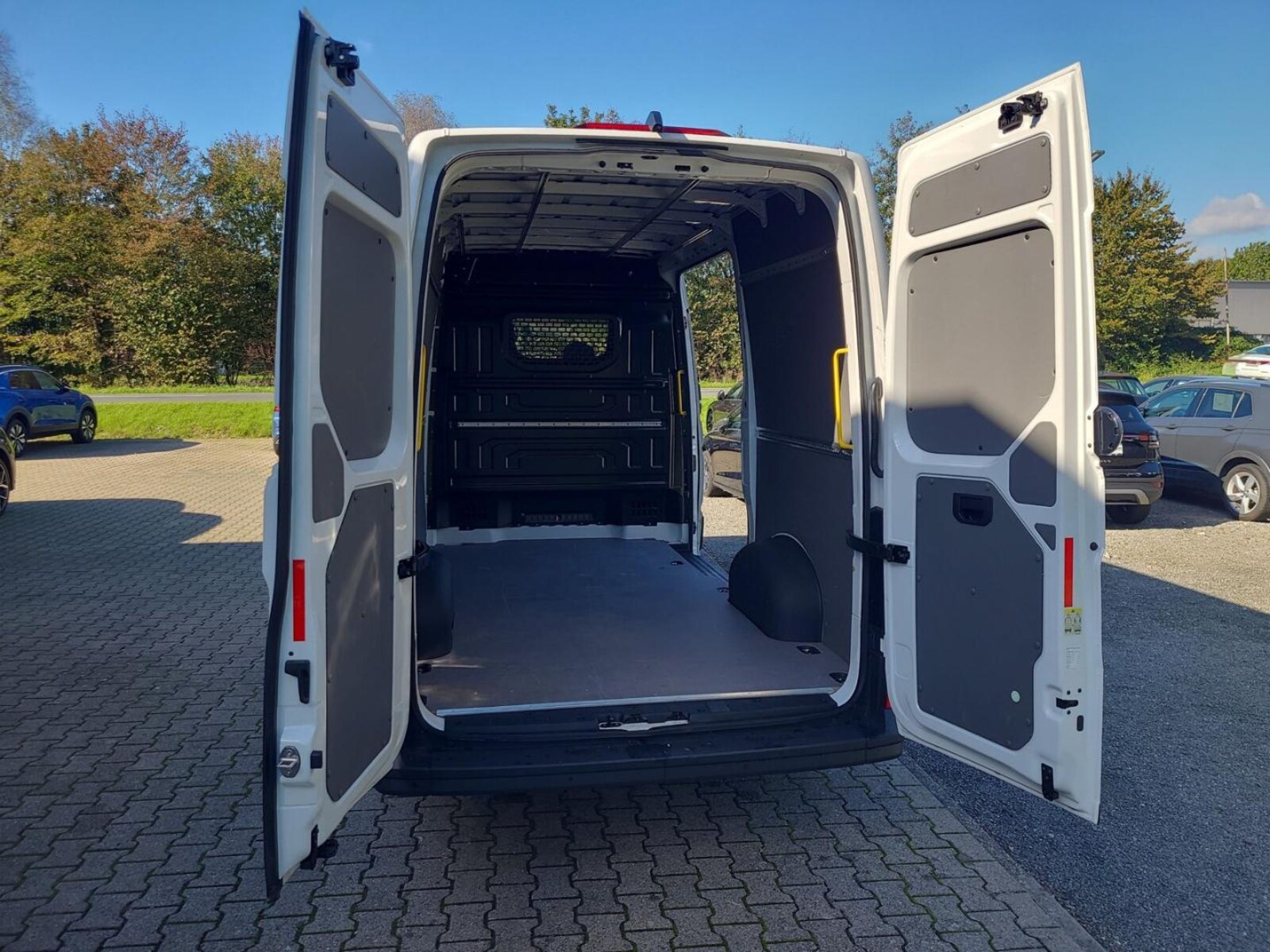 Volkswagen Crafter Kasten mittlerer Radstand – Bild 15
