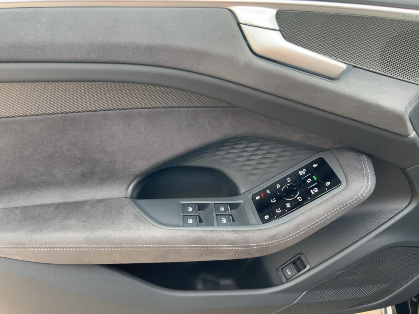 Bild über Audi A6 Avant TFSI quattro 270 kW S tronic - für weitere Informationen kontaktieren Sie den Audi Partner