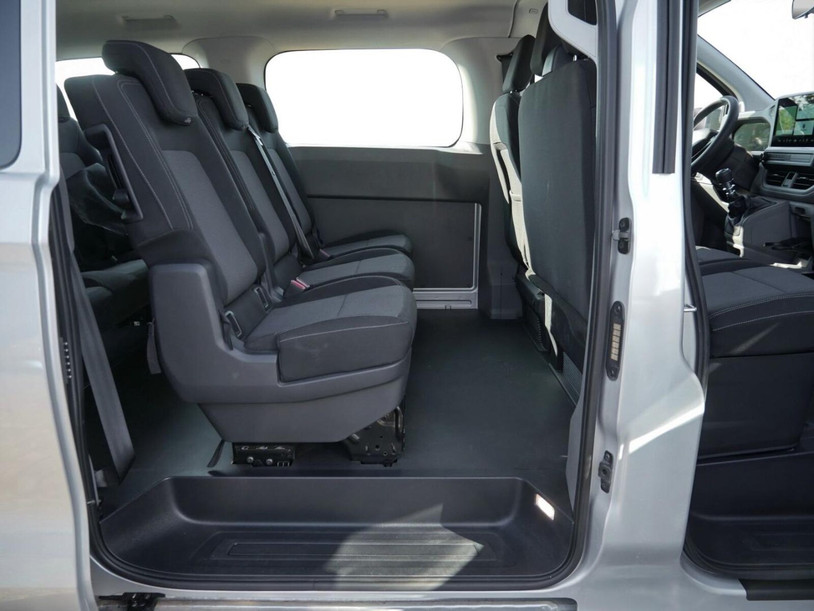 Volkswagen Transporter Kombi kurzer Radstand – Bild 16