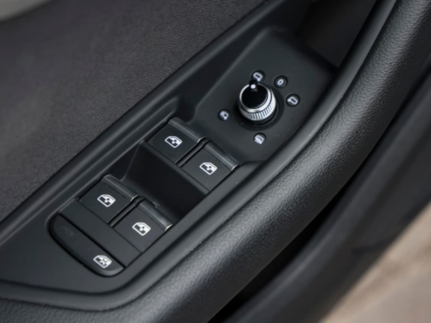 Bild über Audi A4 Avant S line 35 TFSI S tronic - für weitere Informationen kontaktieren Sie den Audi Partner