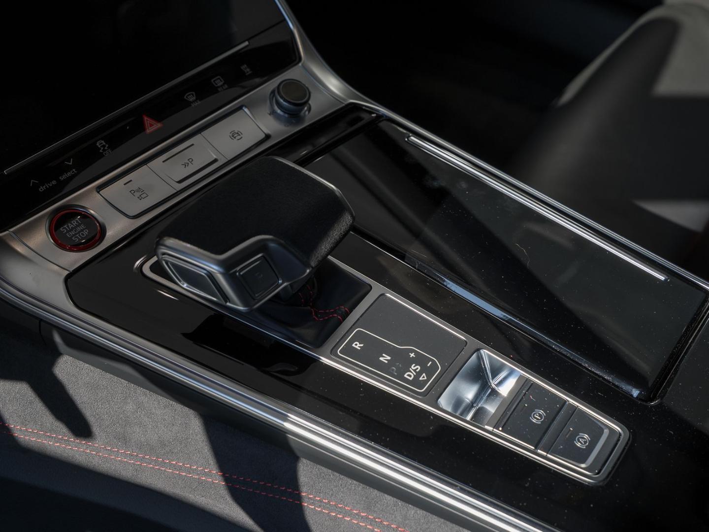 Image about Audi RS 6 Avant performance quattro tiptronic