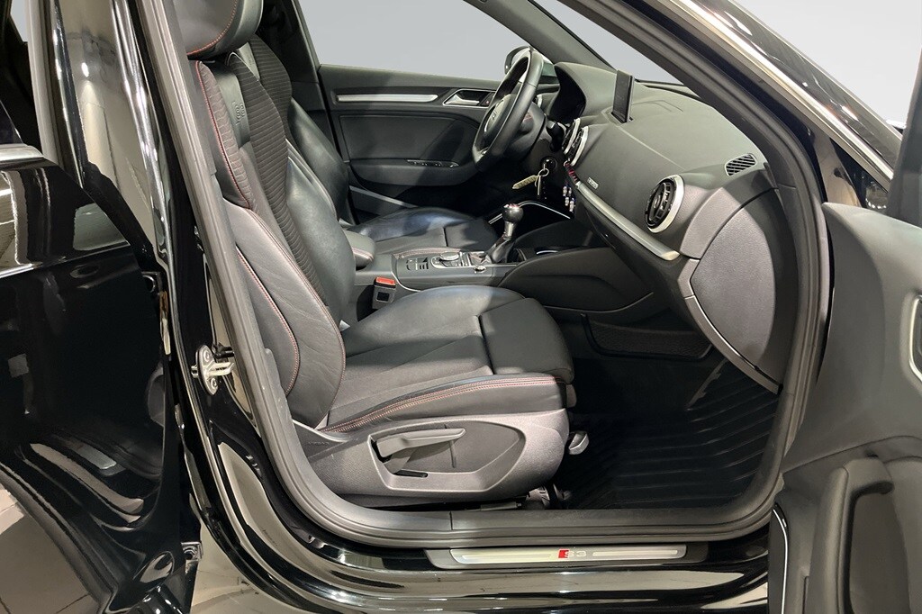 Image about Audi S3 / S3 Sportback / S3 Sedan /  S3 S3 Sportback 2.0 TFSI quattro 300 hk 6-växlad