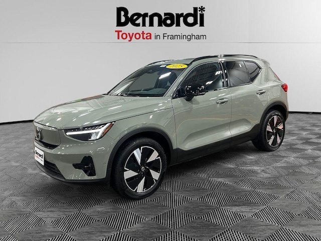 2025 Volvo EX40