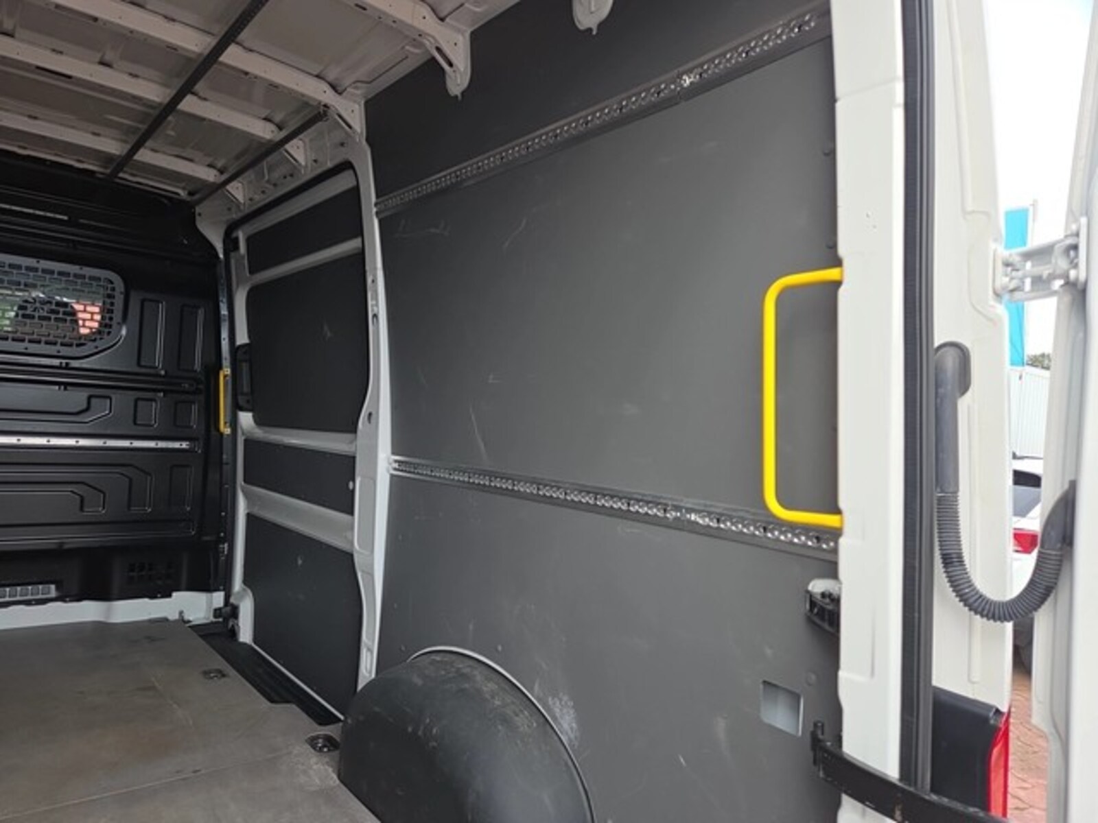 Volkswagen Crafter Kasten mittlerer Radstand – Bild 20
