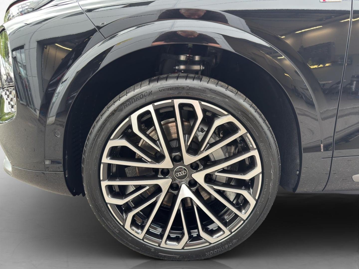 Bild über Audi Q7 SUV TDI quattro 220 kW tiptronic - für weitere Informationen kontaktieren Sie den Audi Partner