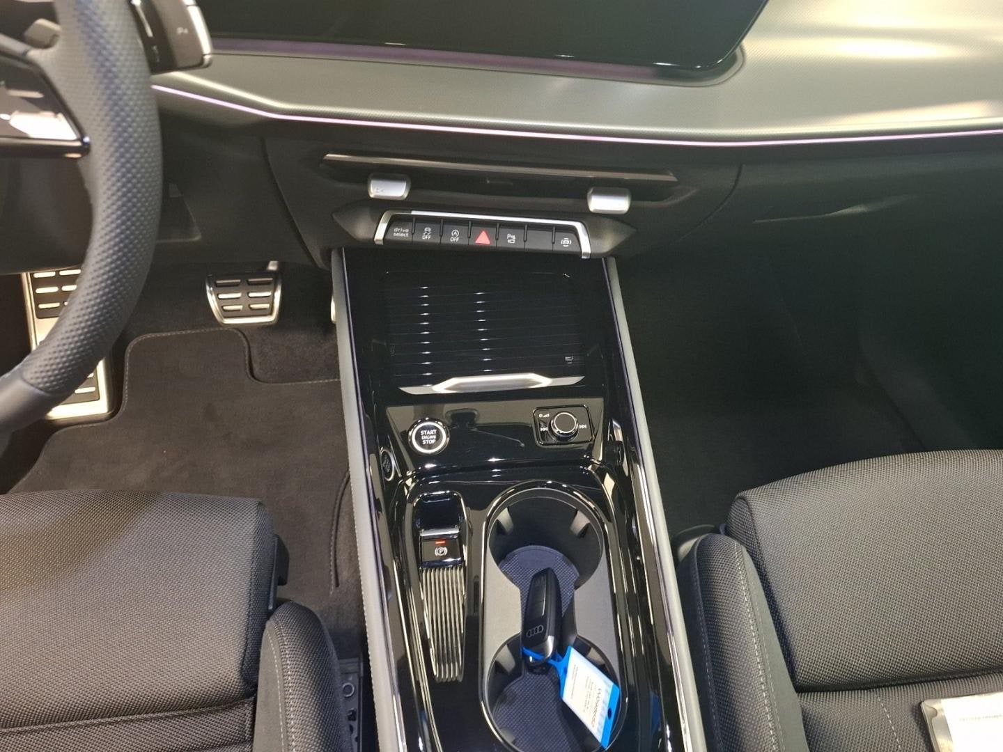 Bild über Audi Q3 SUV TFSI 110 kW S tronic - für weitere Informationen kontaktieren Sie den Audi Partner