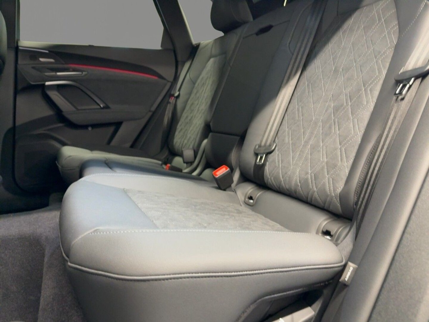 Bild über Audi Q5 SUV TDI quattro 150 kW S tronic - für weitere Informationen kontaktieren Sie den Audi Partner