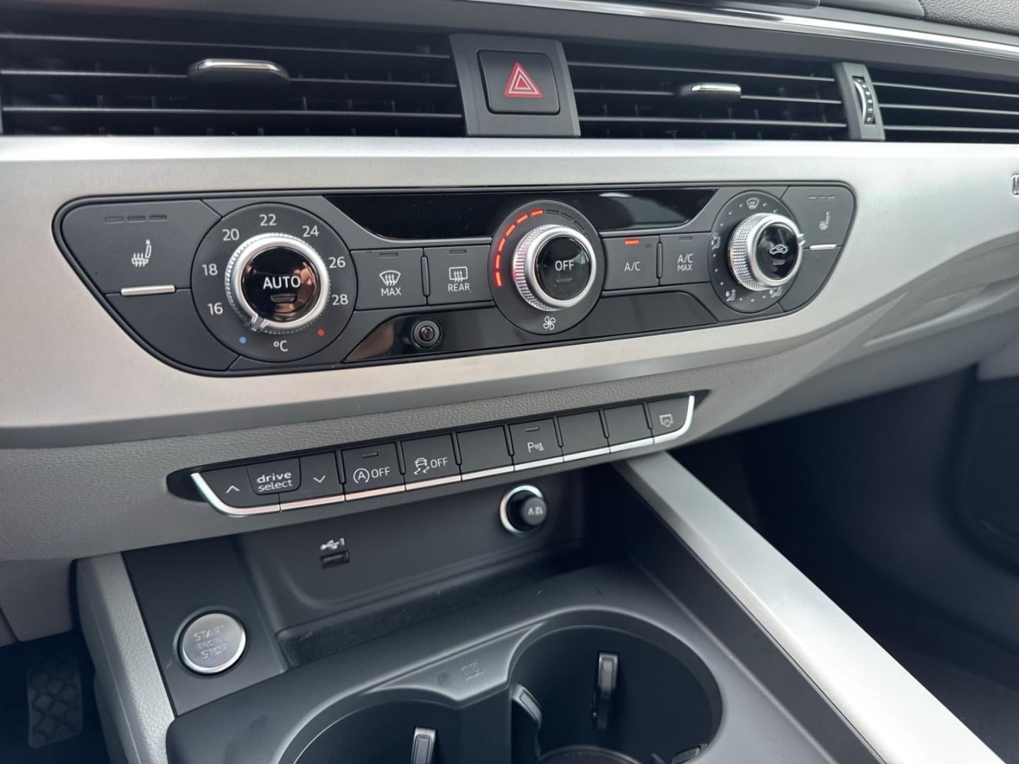 Bild über Audi A4 Avant S line 40 TFSI quattro S tronic - für weitere Informationen kontaktieren Sie den Audi Partner