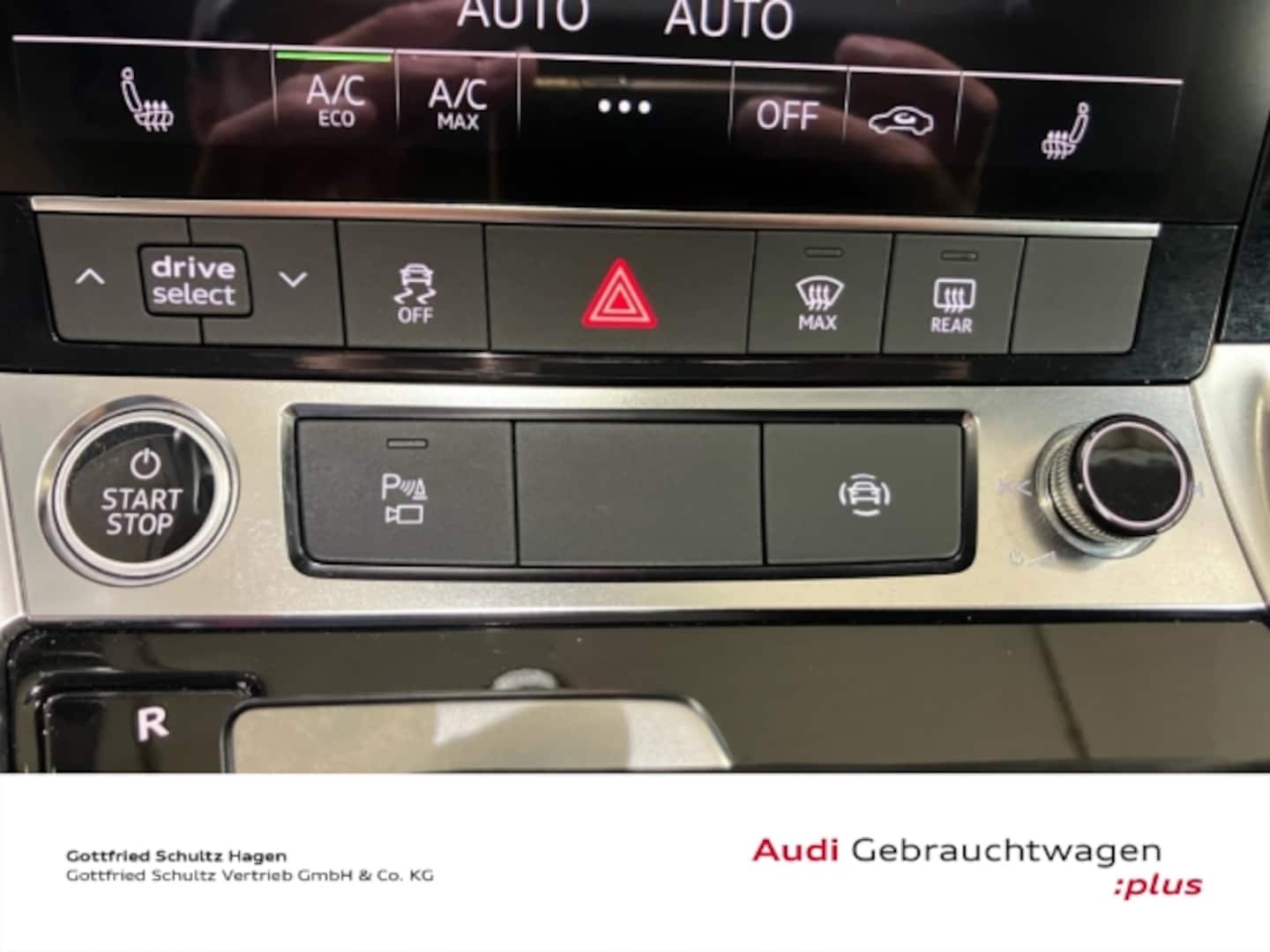 Bild über Audi Q8 e-tron S line 50 e-tron quattro - für weitere Informationen kontaktieren Sie den Audi Partner