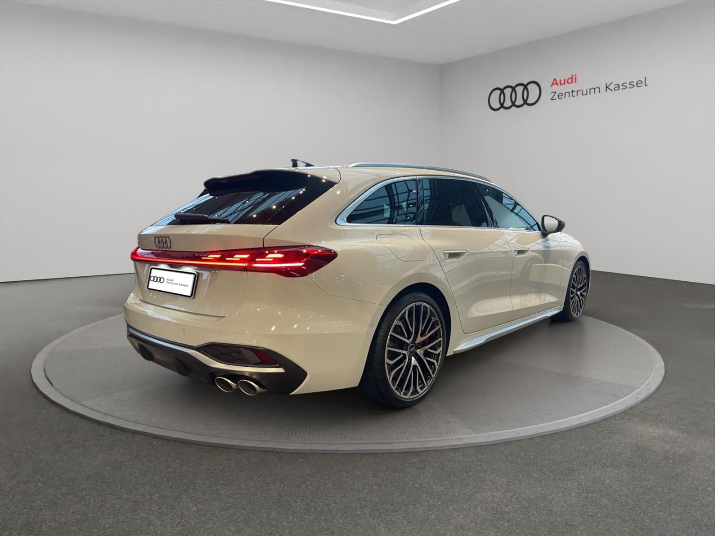 Bild über Audi S5 Avant TFSI 270 kW S tronic - für weitere Informationen kontaktieren Sie den Audi Partner