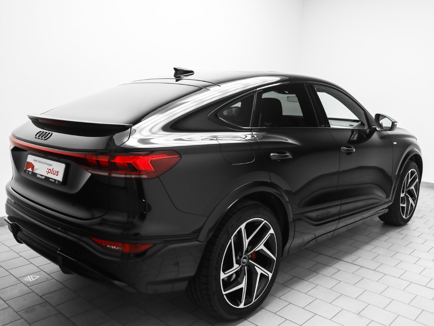 Bild über Audi Q6 Sportback e-tron e-tron performance - für weitere Informationen kontaktieren Sie den Audi Partner