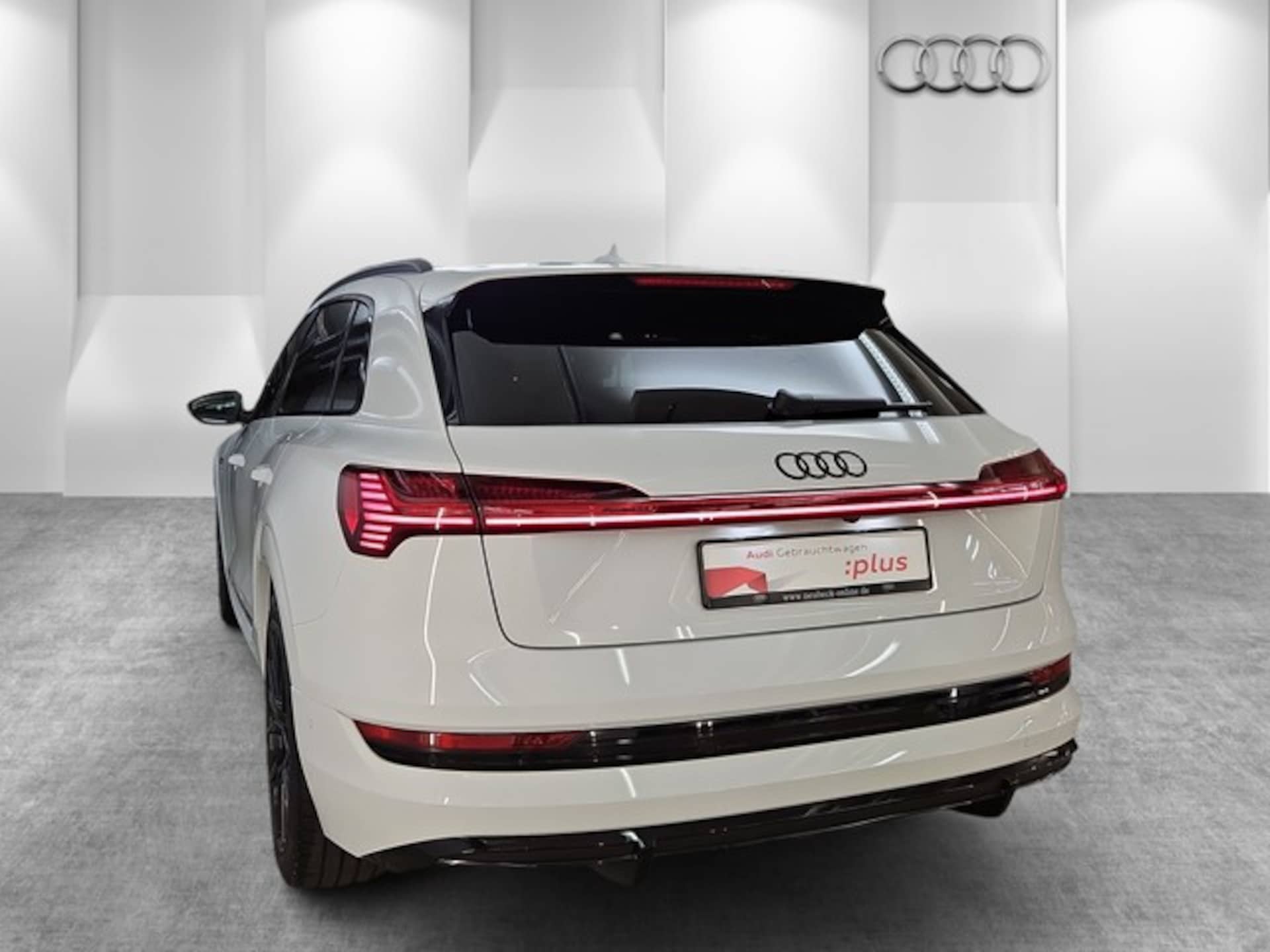 Audi e-tron S line
