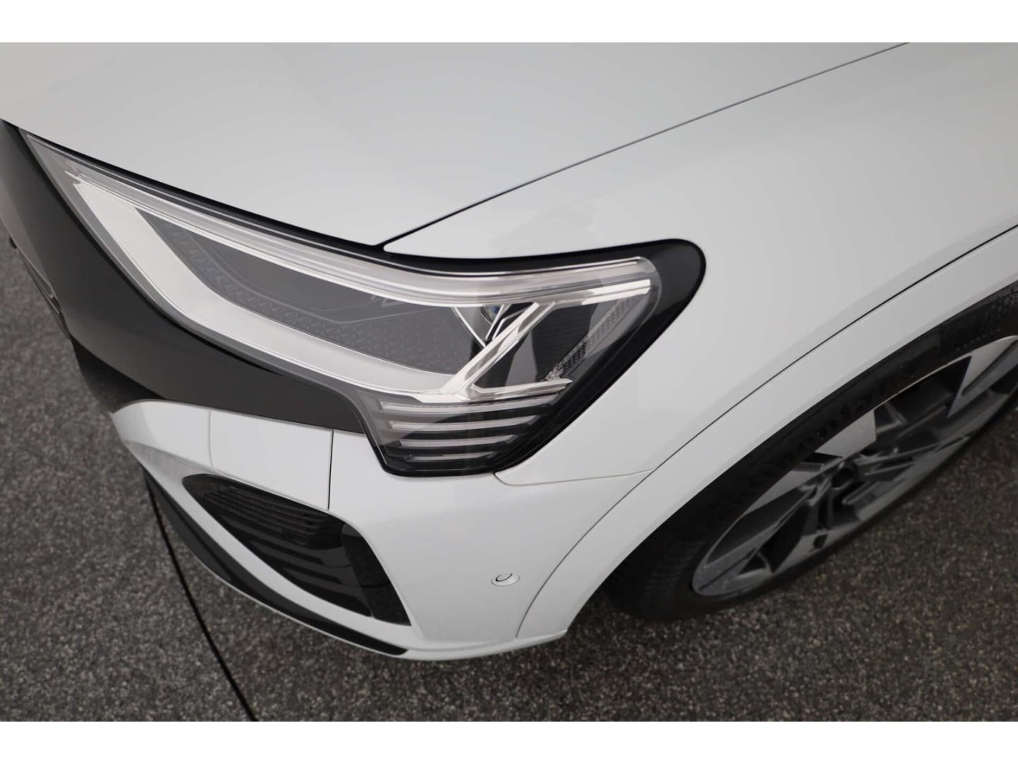 Bild über Audi Q8 Sportback e-tron S line 50 e-tron quattro - für weitere Informationen kontaktieren Sie den Audi Partner