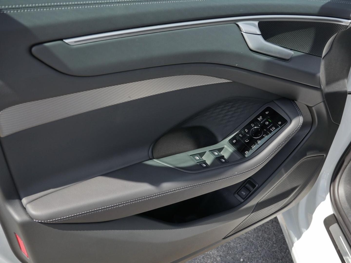Bild über Audi A6 Avant TDI 150 kW S tronic - für weitere Informationen kontaktieren Sie den Audi Partner