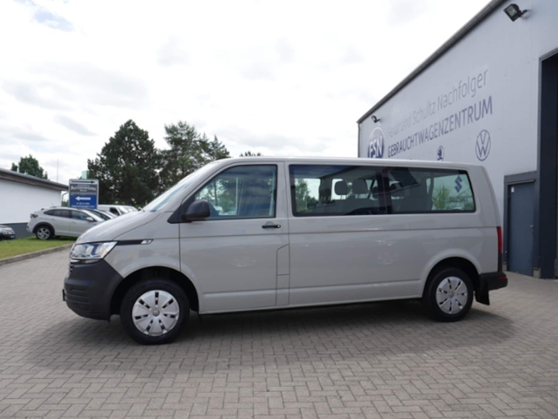 Volkswagen T6.1 Transporter Kombi langer Radstand